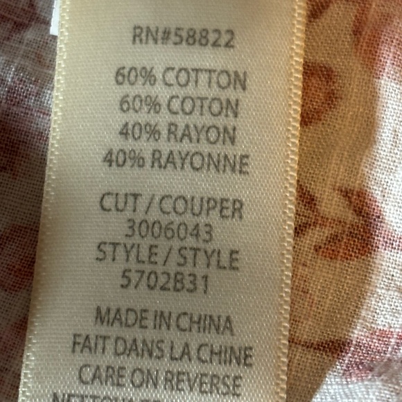 Max Studio Floral Women's Blouse in Red and White - medium. - Picture 7 of 8